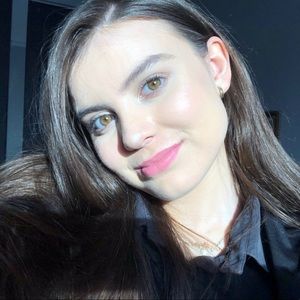 Meet your Posher, Adriana